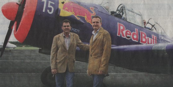 Damit der Hessentag in die Luft gehen kann: Siegfried Samson (links) und Robert Fritsch vom Aero-Club kümmern sich um die Organsiation des Flugspektakels in Langenselbold.